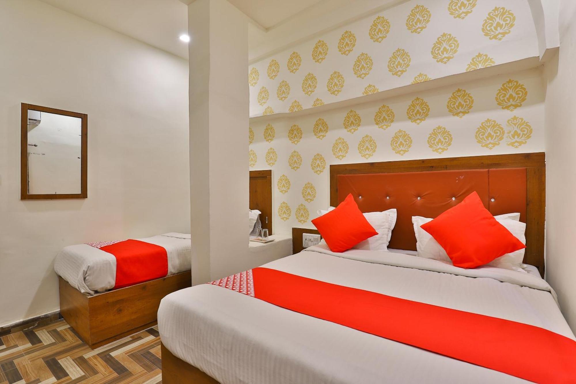 Oyo 30712 Surya Palace 3* Ahmedabad